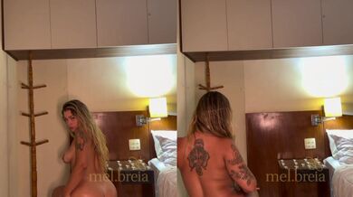 Mel Breia erome porn ganhando um plug anal no cuzinho